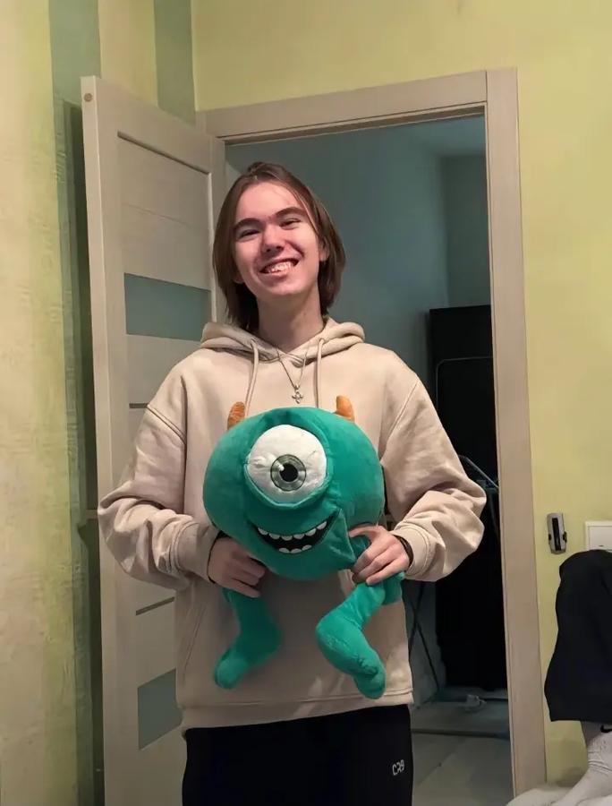 FPX祝Hang生日快乐：希望你能健康喜乐，诸事顺遂