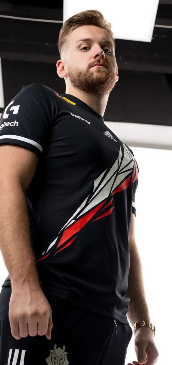 Virtus.pro 替换了 ICY，并签下了 b1st