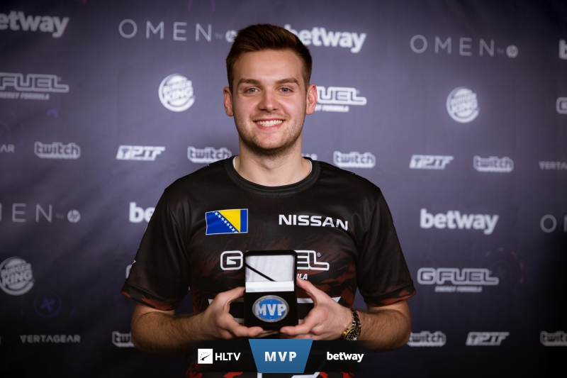 数据里程碑：Weiwei距离400出场成就仅差4次出场