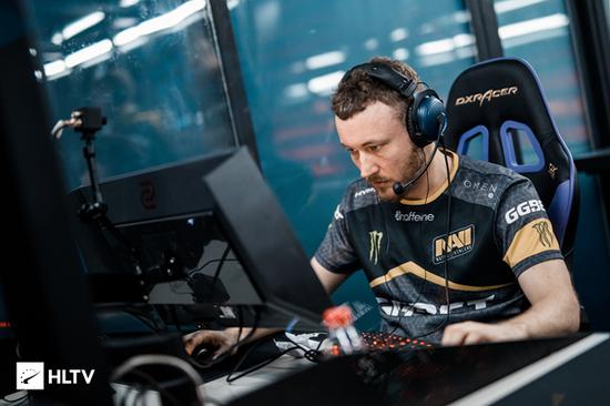 TheShy 的坦克杰斯在15分钟内取得了奢华的7-0，再次以一条命在上路击败了三条命